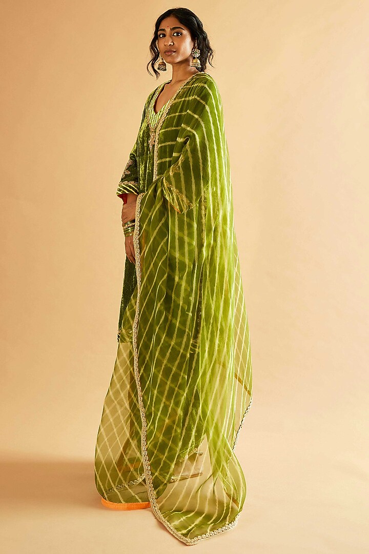 Mehendi Green Velvet Zardosi Embroidered Kurta Set by Sihali Jageer at Pernia's Pop Up Shop