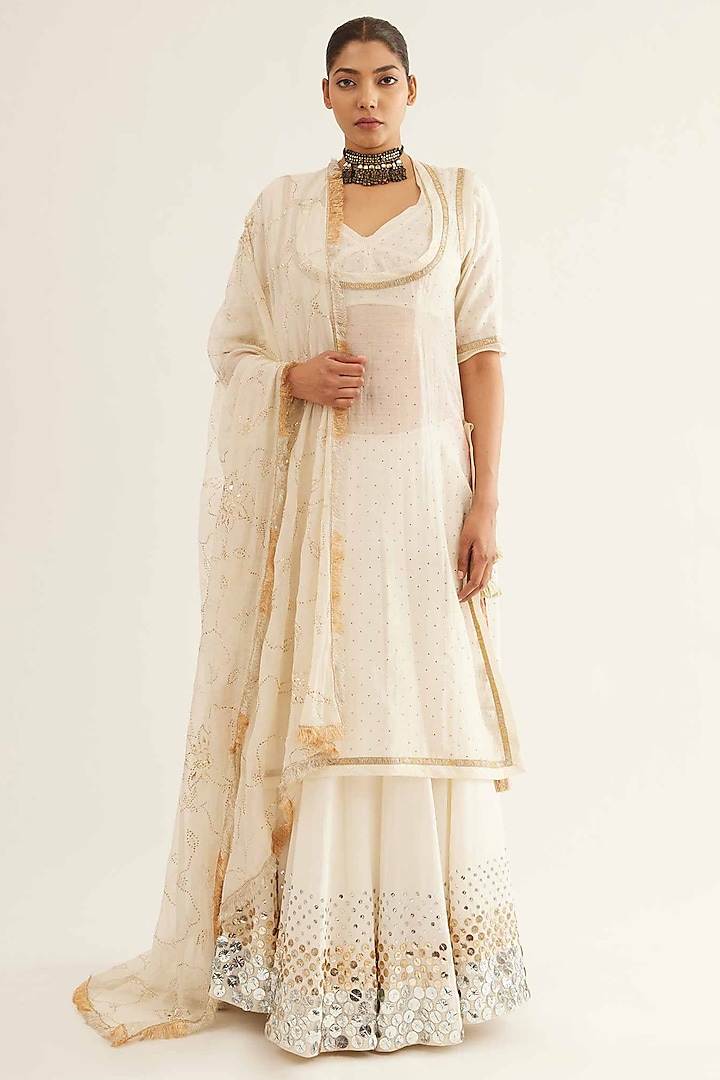 Off-White Chanderi Kamdani Wedding Lehenga Set by Sihali Jageer at Pernia's Pop Up Shop