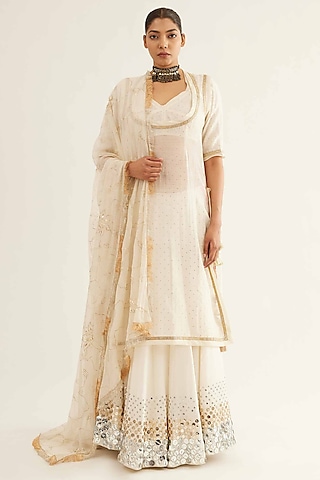 Off-White Chanderi Kamdani Lehenga Set by Sihali Jageer