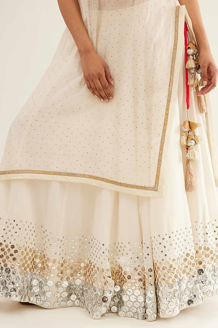 Off-White Chanderi Kamdani Wedding Lehenga Set by Sihali Jageer at Pernia's Pop Up Shop