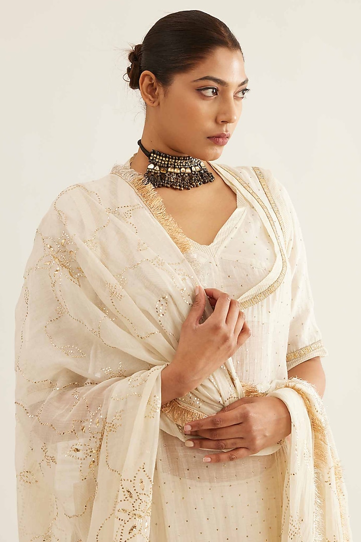 Off-White Chanderi Kamdani Wedding Lehenga Set by Sihali Jageer at Pernia's Pop Up Shop