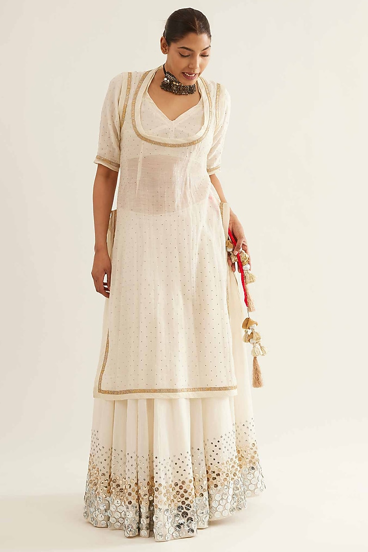 Off-White Chanderi Kamdani Wedding Lehenga Set by Sihali Jageer at Pernia's Pop Up Shop