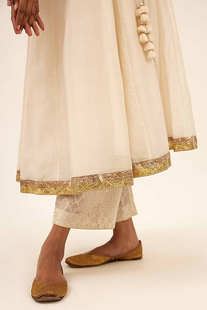 Off-White Chanderi Kurta Set by Sihali Jageer at Pernia's Pop Up Shop