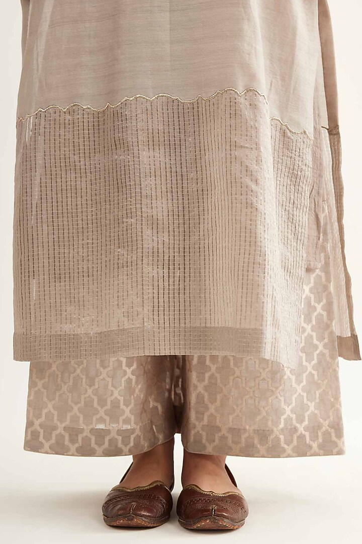 Mouse Chanderi Zari Checkered Kurta Set by Sihali Jageer at Pernia's Pop Up Shop