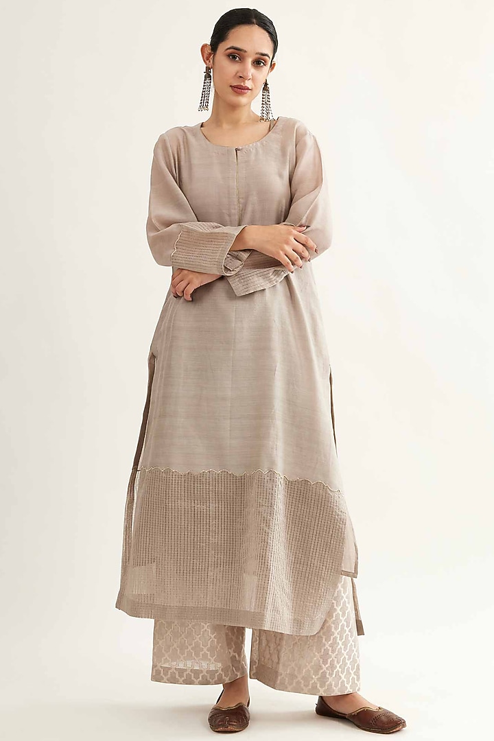 Mouse Chanderi Zari Checkered Kurta Set by Sihali Jageer at Pernia's Pop Up Shop
