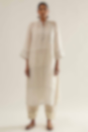 White Linen Patch Kurta by Sihali Jageer at Pernia's Pop Up Shop