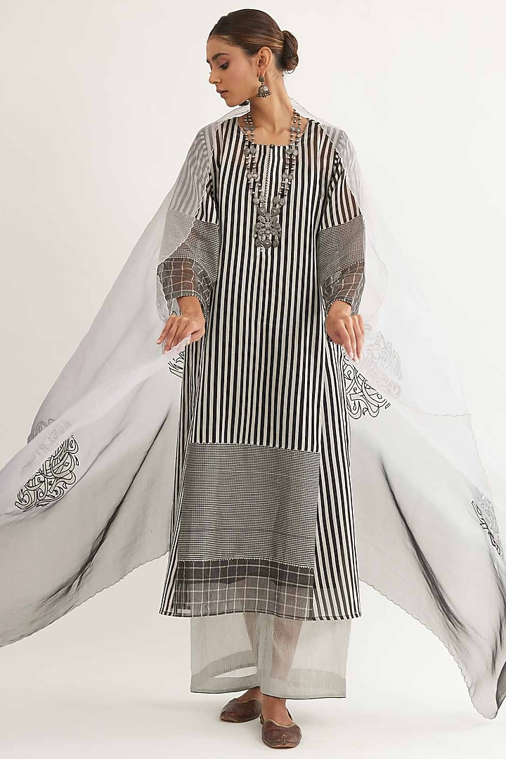 Grey Pure Maheshwari Kalidar Kurta Set by Sihali Jageer at Pernia's Pop Up Shop