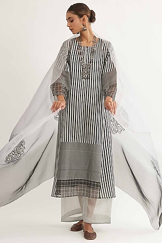 Grey Pure Maheshwari Kalidar Kurta Set by Sihali Jageer