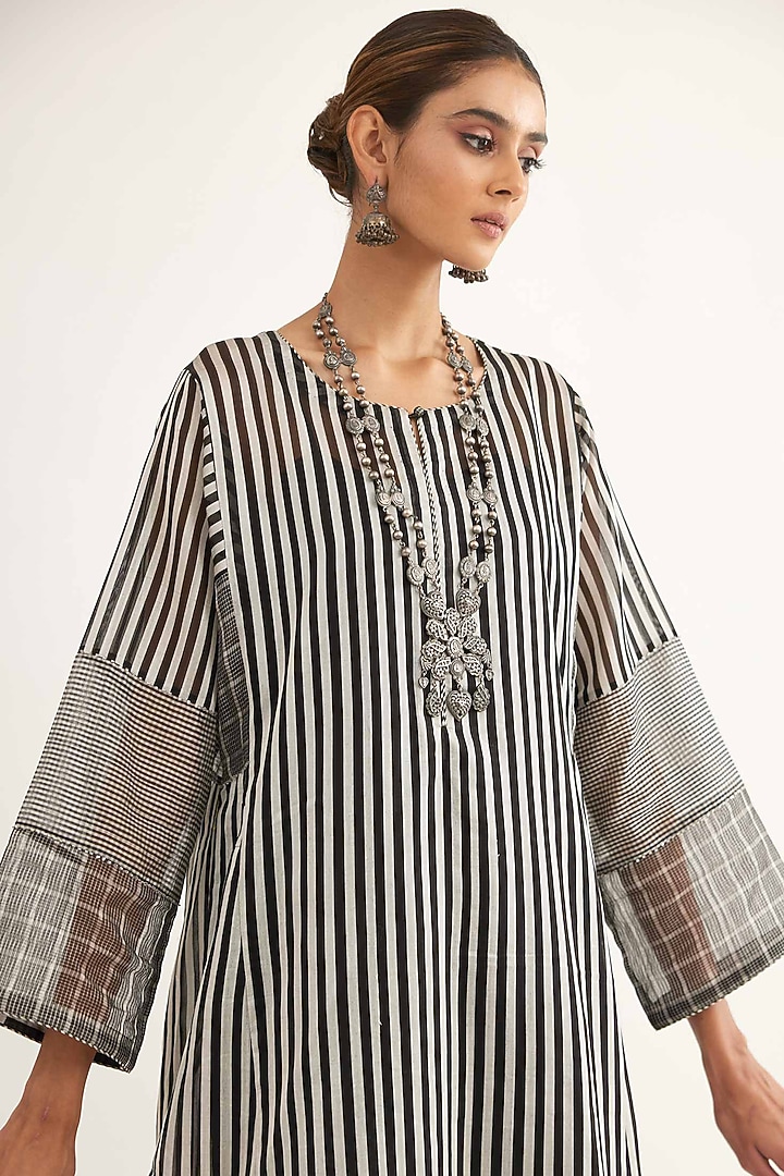 Grey Pure Maheshwari Kalidar Kurta Set by Sihali Jageer at Pernia's Pop Up Shop