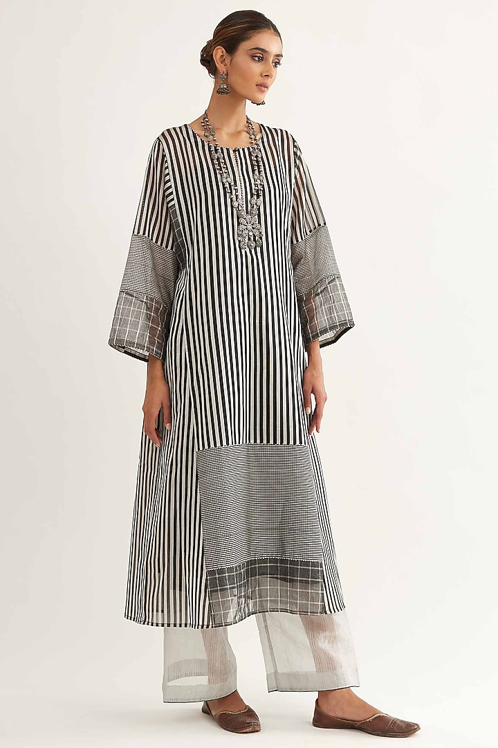 Grey Pure Maheshwari Kalidar Kurta Set by Sihali Jageer at Pernia's Pop Up Shop