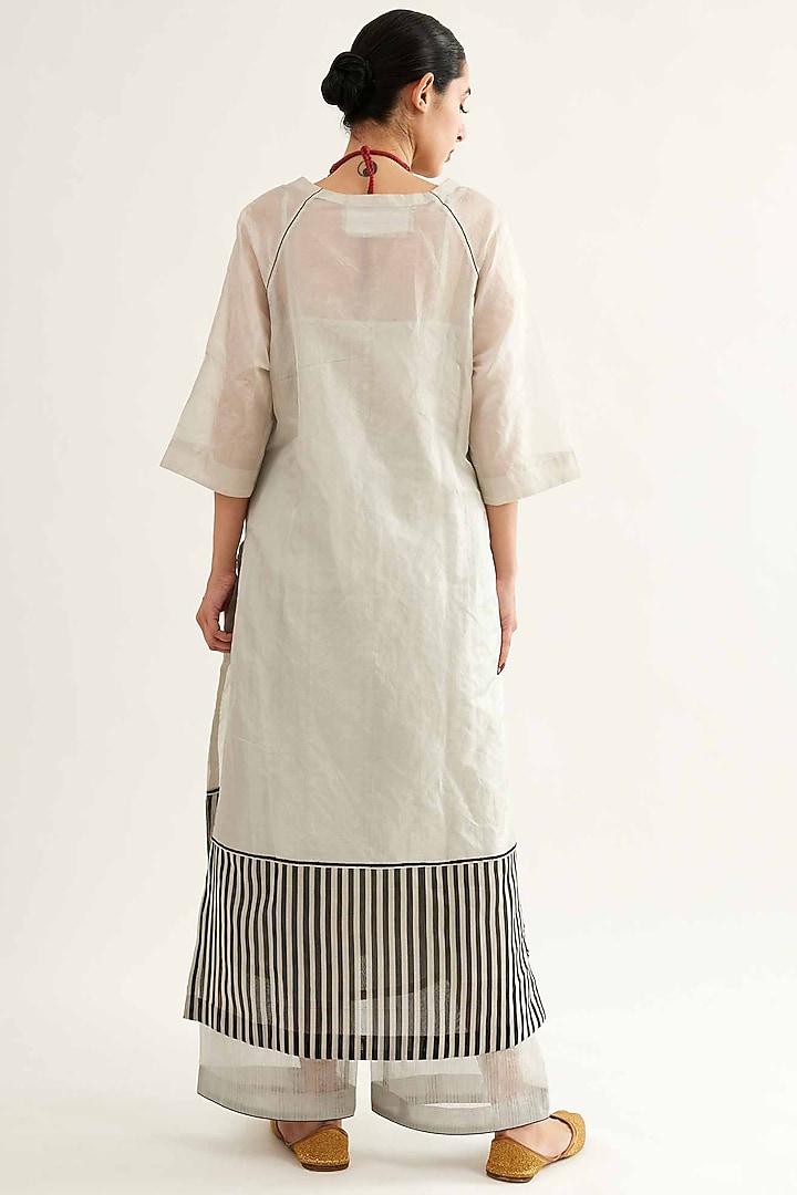 Silver Chanderi Tissue Painted & Embroidered Kurta Set by Sihali Jageer at Pernia's Pop Up Shop