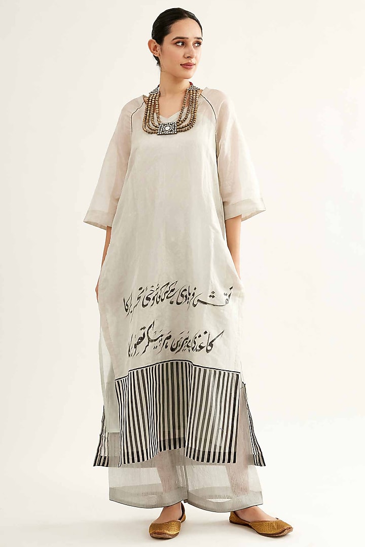 Silver Chanderi Tissue Painted & Embroidered Kurta Set by Sihali Jageer at Pernia's Pop Up Shop