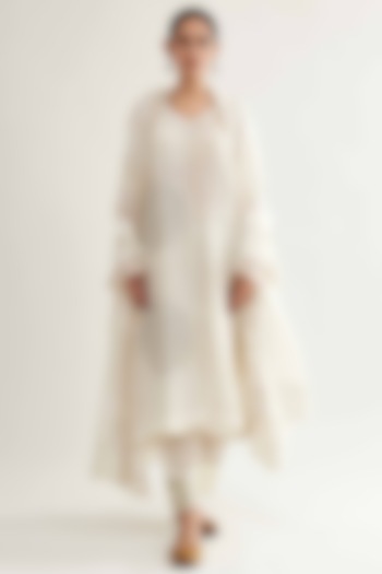 Off-White Pure Linen Embroidered Kurta Set by Sihali Jageer at Pernia's Pop Up Shop