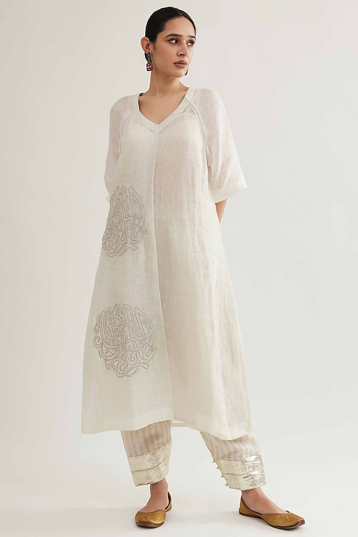 Off-White Pure Linen Embroidered Kurta Set by Sihali Jageer at Pernia's Pop Up Shop