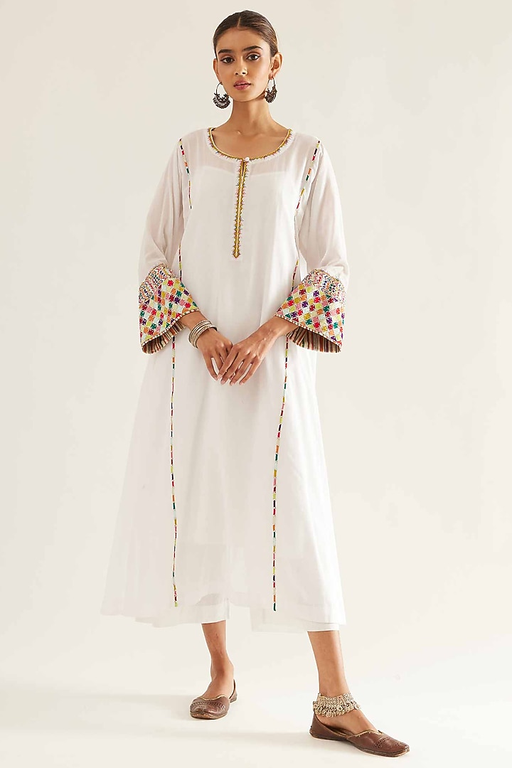 White Chanderi Dabka Embroidered Kurta Set by Sihali Jageer at Pernia's Pop Up Shop