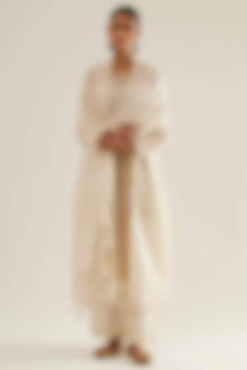 Off-White Chanderi Cutwork Embroidered Kurta Set by Sihali Jageer at Pernia's Pop Up Shop