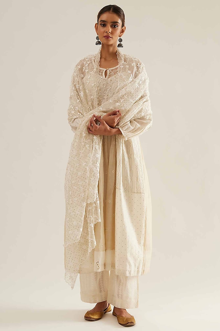 Off-White Chanderi Cutwork Embroidered Kurta Set by Sihali Jageer at Pernia's Pop Up Shop