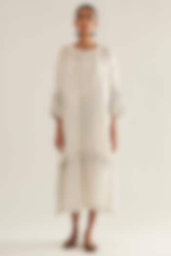 Off-White Linen Floral Patchwork Kurta by Sihali Jageer at Pernia's Pop Up Shop