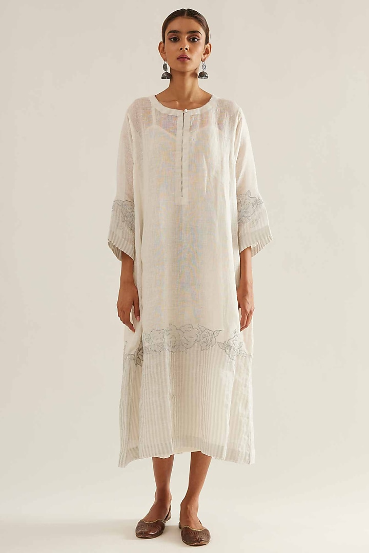 Off-White Linen Floral Patchwork Kurta by Sihali Jageer at Pernia's Pop Up Shop