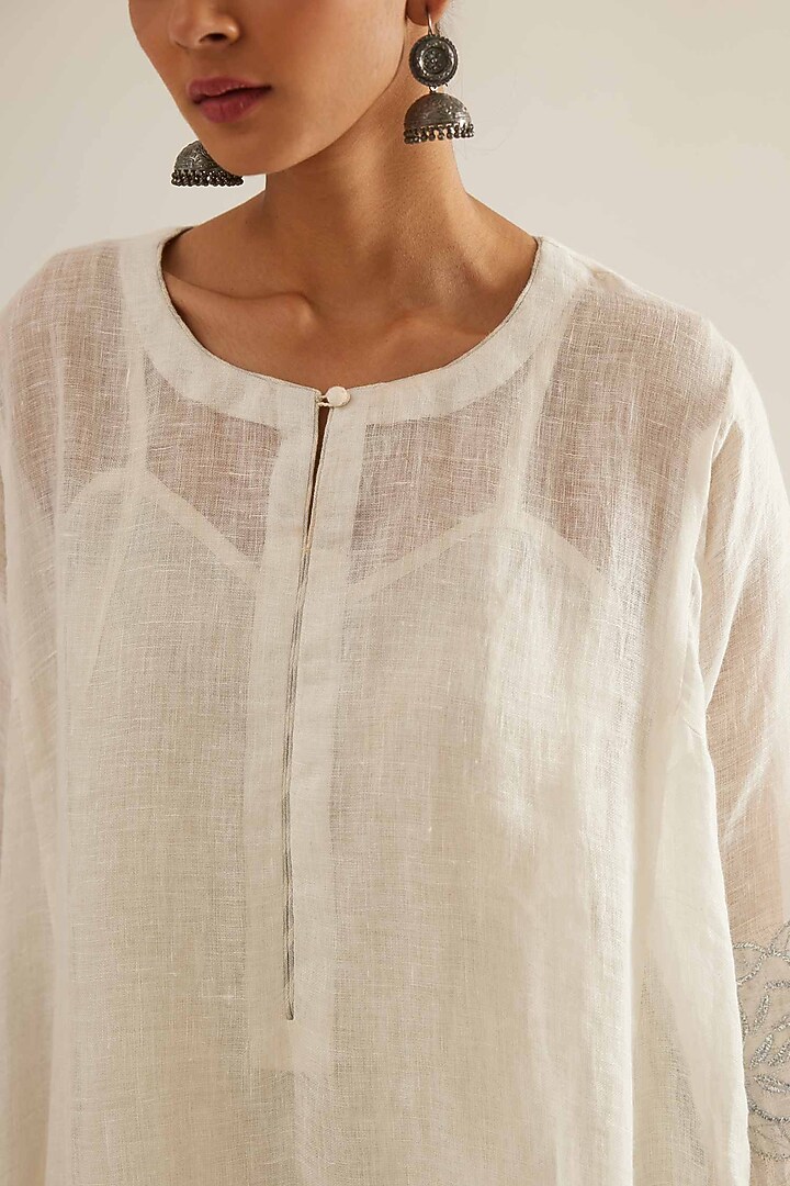 Off-White Linen Floral Patchwork Kurta by Sihali Jageer at Pernia's Pop Up Shop