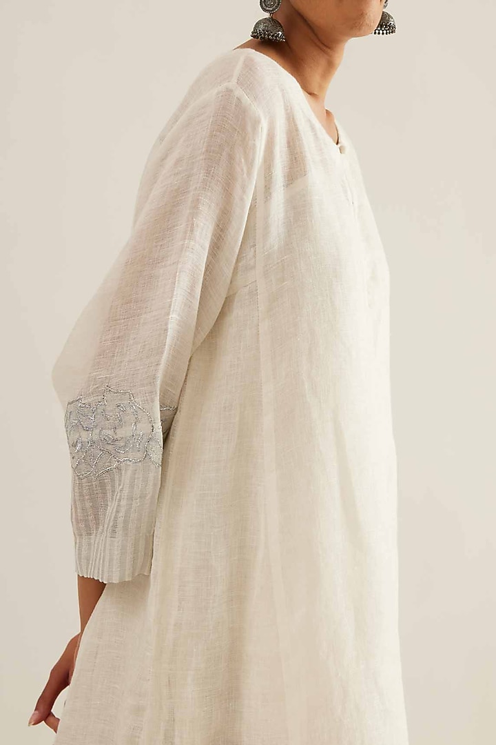 Off-White Linen Floral Patchwork Kurta by Sihali Jageer at Pernia's Pop Up Shop