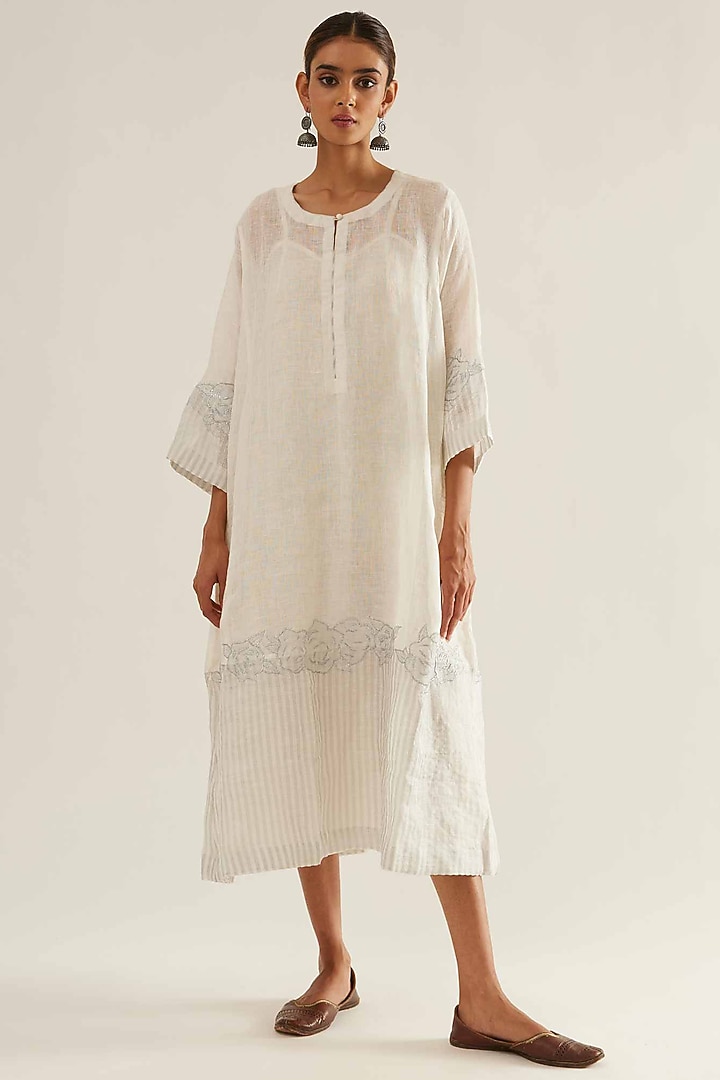 Off-White Linen Floral Patchwork Kurta by Sihali Jageer at Pernia's Pop Up Shop