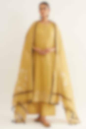 Mehendi Green Tissue Chanderi Embroidered Kurta Set by Sihali Jageer at Pernia's Pop Up Shop