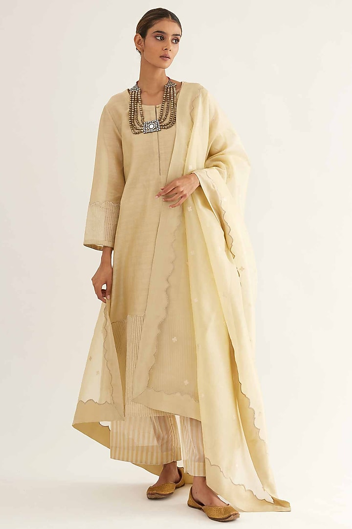 Lemon Chanderi Zari Checkered Kurta Set by Sihali Jageer at Pernia's Pop Up Shop