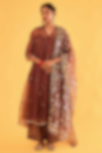 Maroon Pure Organza Gota-Patti Embroidered Kurta Set by Sihali Jageer at Pernia's Pop Up Shop