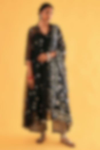 Black Pure Organza Gota-Patti Embroidered Kurta Set by Sihali Jageer at Pernia's Pop Up Shop