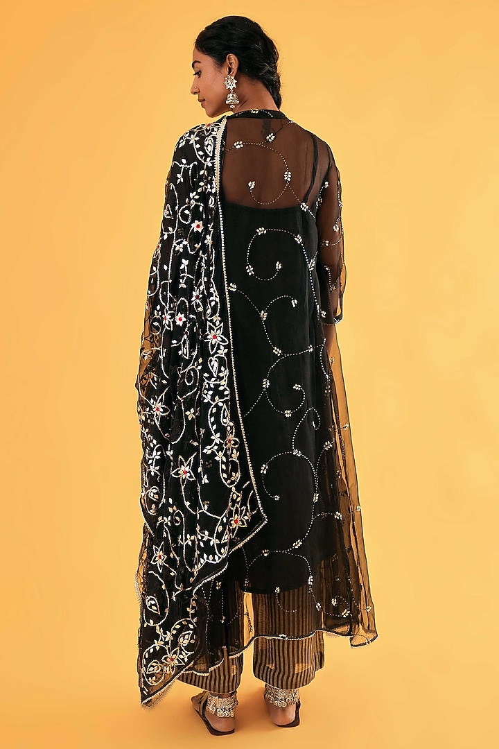 Black Pure Organza Gota-Patti Embroidered Kurta Set by Sihali Jageer at Pernia's Pop Up Shop