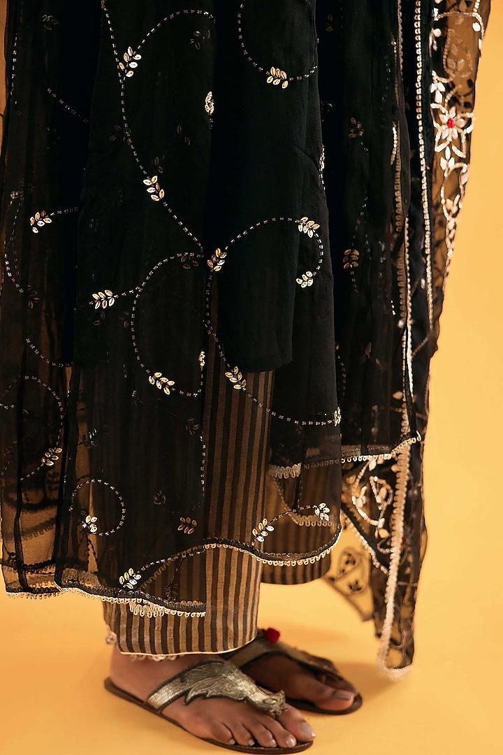 Black Pure Organza Gota-Patti Embroidered Kurta Set by Sihali Jageer at Pernia's Pop Up Shop