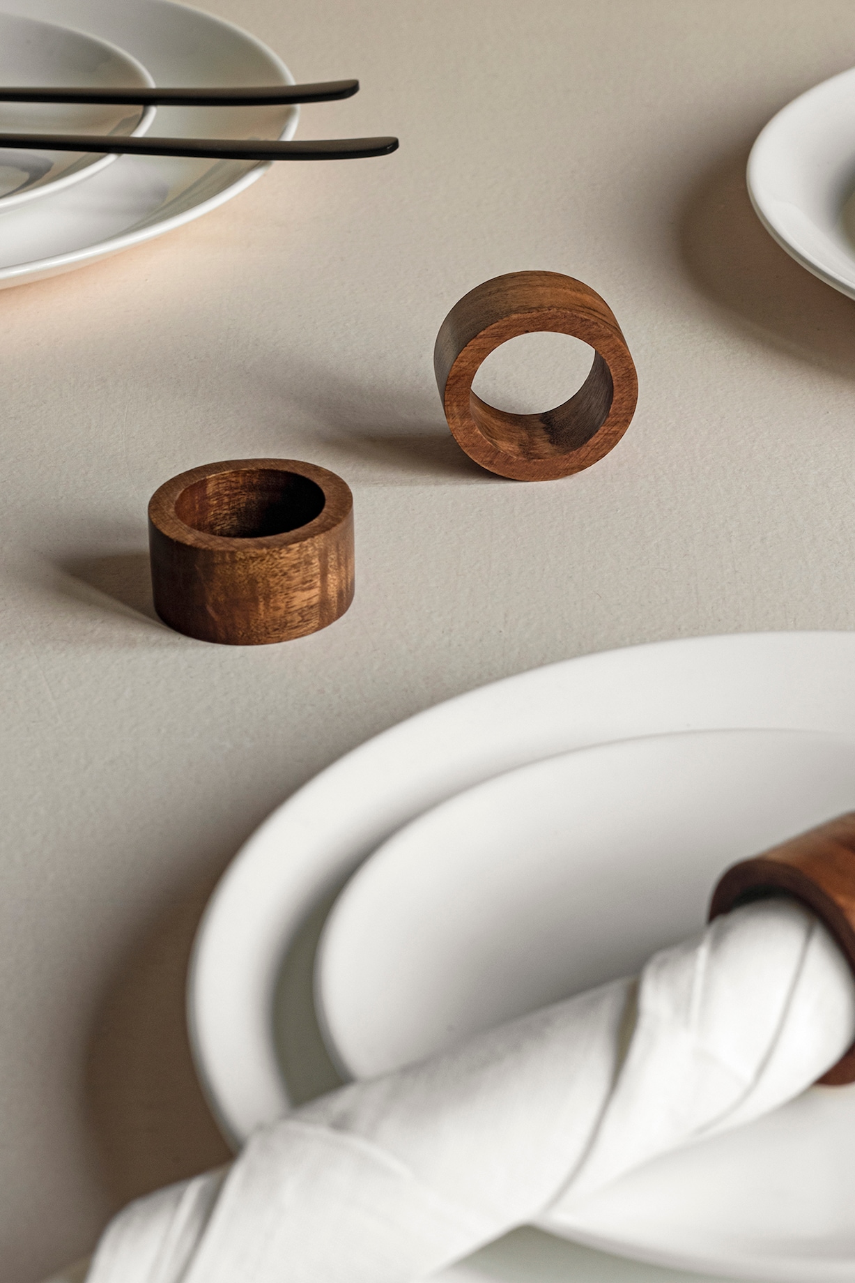 Natural Brown Mango Wood Oval Napkin Rings (Set of 2) Design by Silken at  Pernia's Pop Up Shop 2024