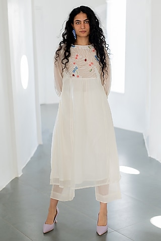 White Chanderi Thread & Sequins Hand Embroidered Kurta by Silai Studio