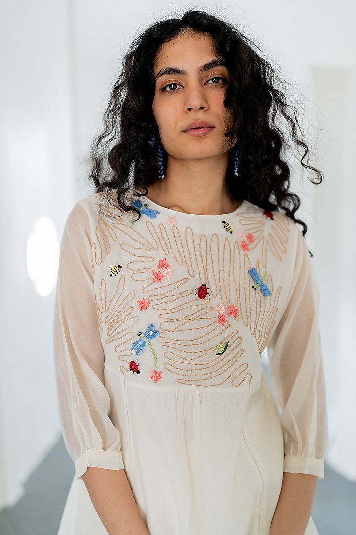 White Chanderi Thread & Sequins Hand Embroidered Kurta by Silai Studio at Pernia's Pop Up Shop