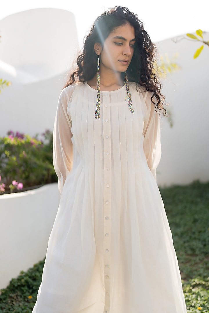 White Chanderi Beads Embroidered Kurta by Silai Studio at Pernia's Pop Up Shop