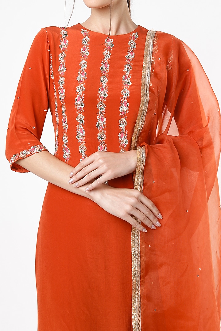 Rust Crepe Embroidered Kurta Set by SIMRAT MARWAH at Pernia's Pop Up Shop