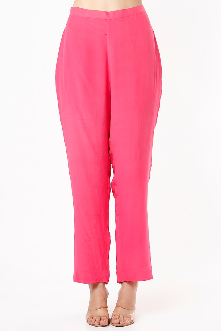 Pink Embroidered Kurta Set by SIMRAT MARWAH at Pernia's Pop Up Shop