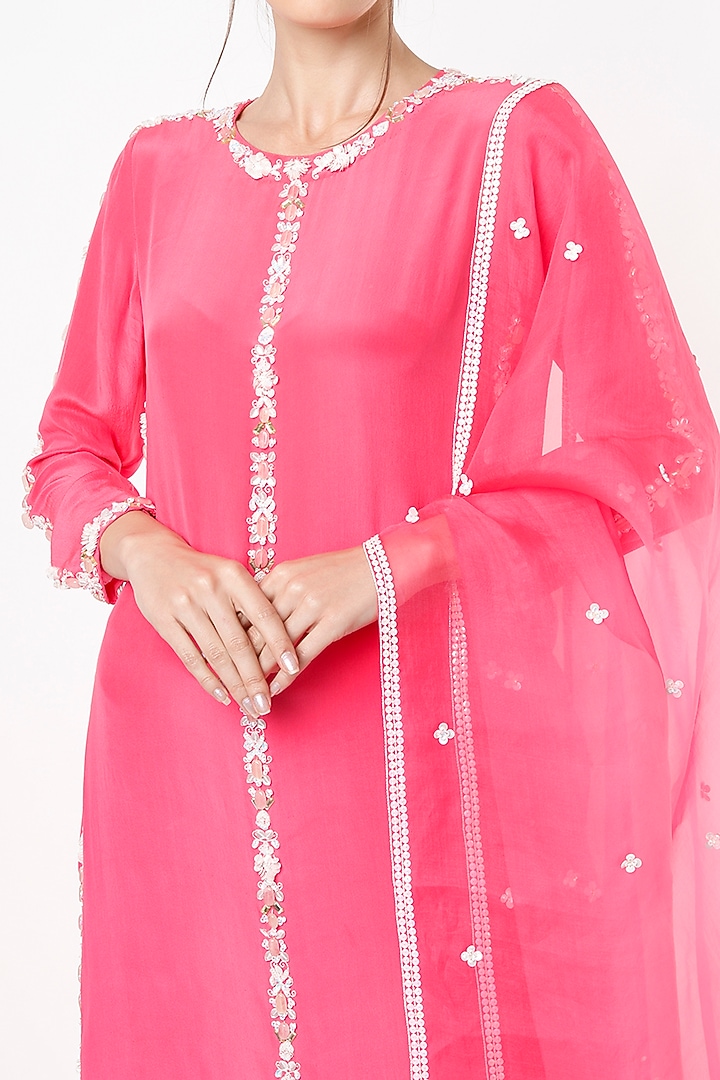 Pink Embroidered Kurta Set by SIMRAT MARWAH at Pernia's Pop Up Shop