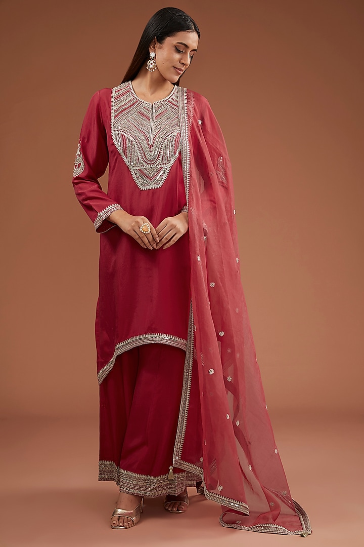 Reddish Pink Habutai Silver Dori Hand Embroidered Kurta Set by Simar Dugal at Pernia's Pop Up Shop