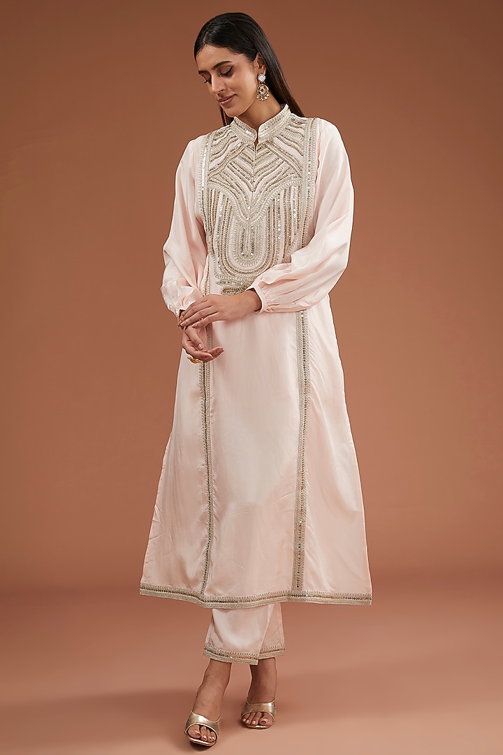 Light Pink Habutai Silver Dori Hand Embroidered Kurta Set by Simar Dugal at Pernia's Pop Up Shop