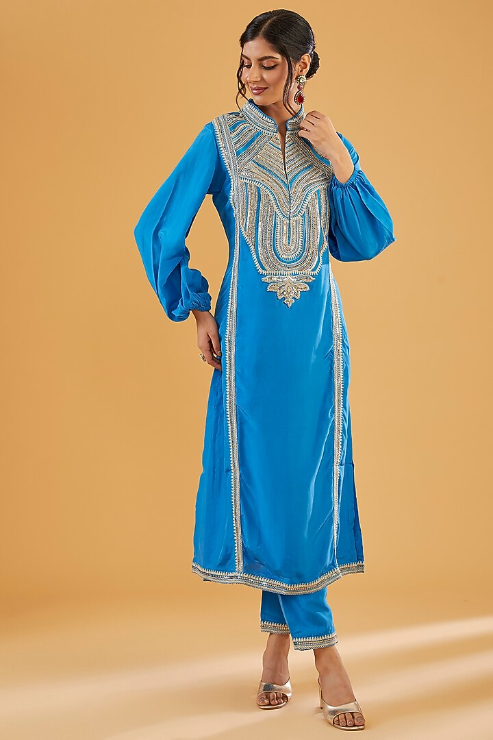 Blue Habutai Dori Hand Embroidered Kurta Set by Simar Dugal at Pernia's Pop Up Shop