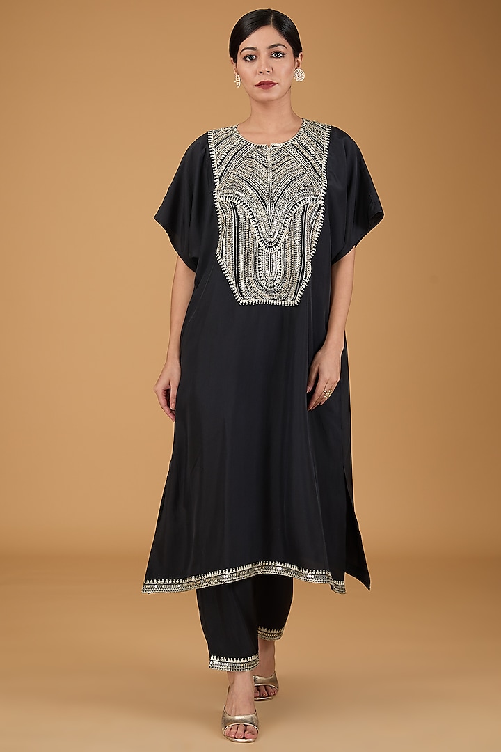 Black Habutai Dori Hand Embroidered Kurta Set by Simar Dugal at Pernia's Pop Up Shop