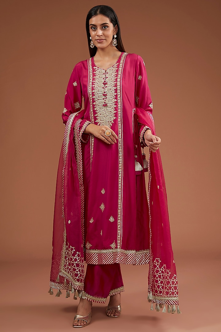 Reddish Pink Habutai Silver Dori Hand Embroidered Kurta Set by Simar Dugal at Pernia's Pop Up Shop