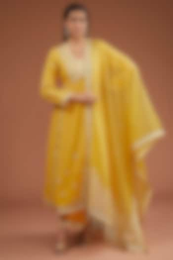 Yellow Habutai Silver Dori Hand Embroidered Kurta Set by Simar Dugal at Pernia's Pop Up Shop