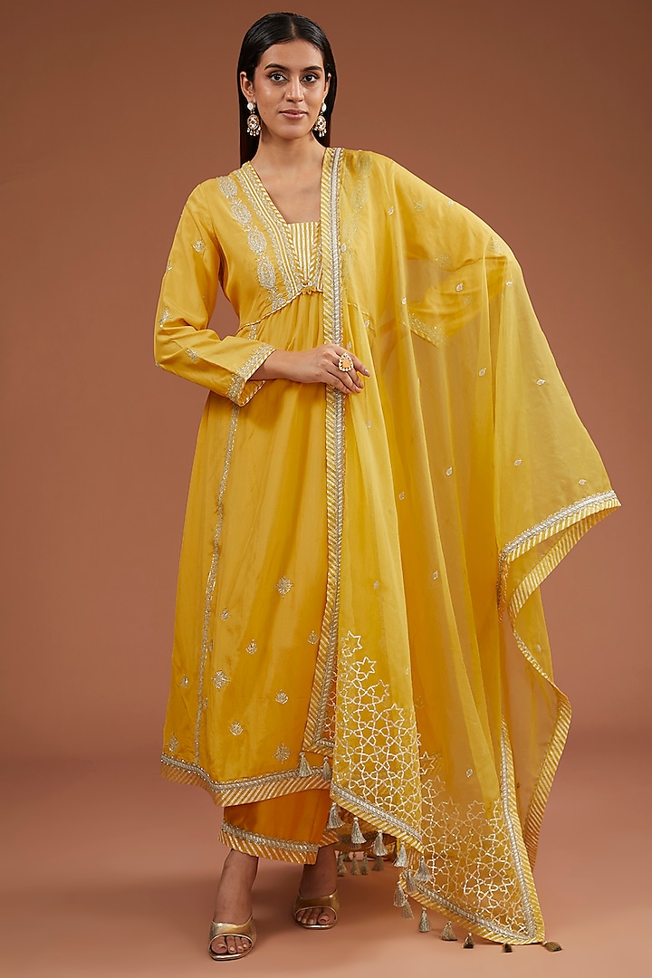 Yellow Habutai Silver Dori Hand Embroidered Kurta Set by Simar Dugal at Pernia's Pop Up Shop