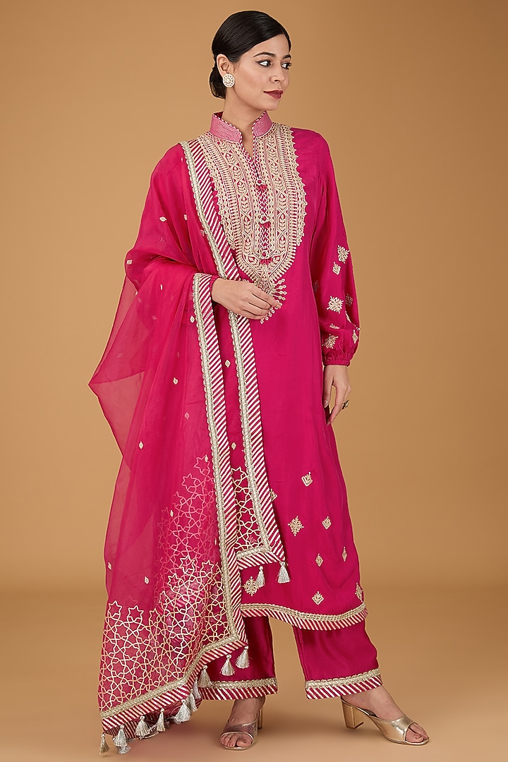 Pink Habutai Dori Hand Embroidered Kurta Set by Simar Dugal at Pernia's Pop Up Shop