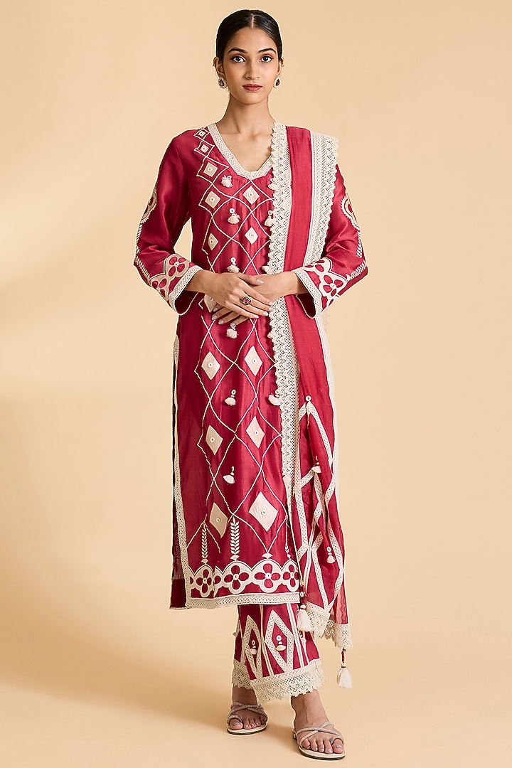 Red Chanderi Chikankari Embroidered Straight Kurta Set by Simar Dugal at Pernia's Pop Up Shop
