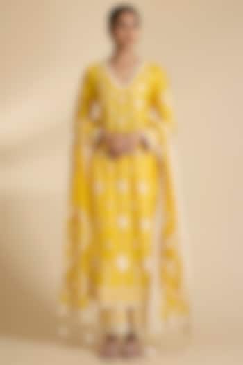 Yellow Chanderi Chikankari Embroidered Straight Kurta Set by Simar Dugal at Pernia's Pop Up Shop