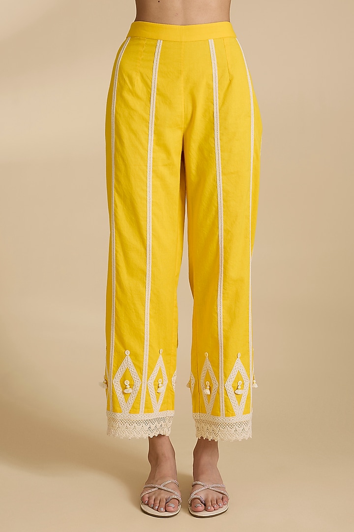 Yellow Chanderi Chikankari Embroidered Straight Kurta Set by Simar Dugal at Pernia's Pop Up Shop